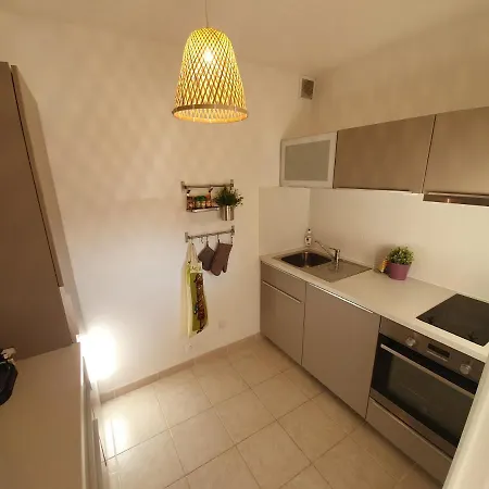 Le Cezanne - Climatise Avec Grande Terrasse アパート グレウー・レ・バン